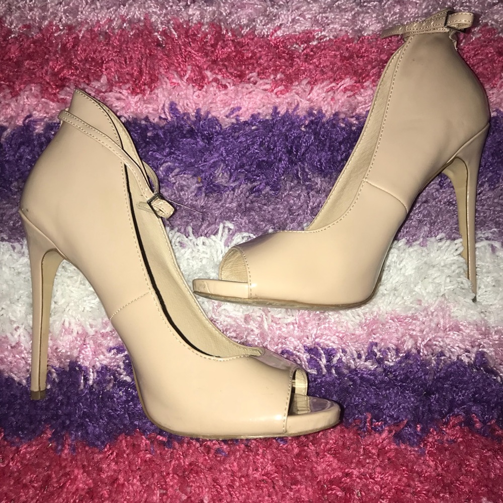 Peep toe NUDE heels 